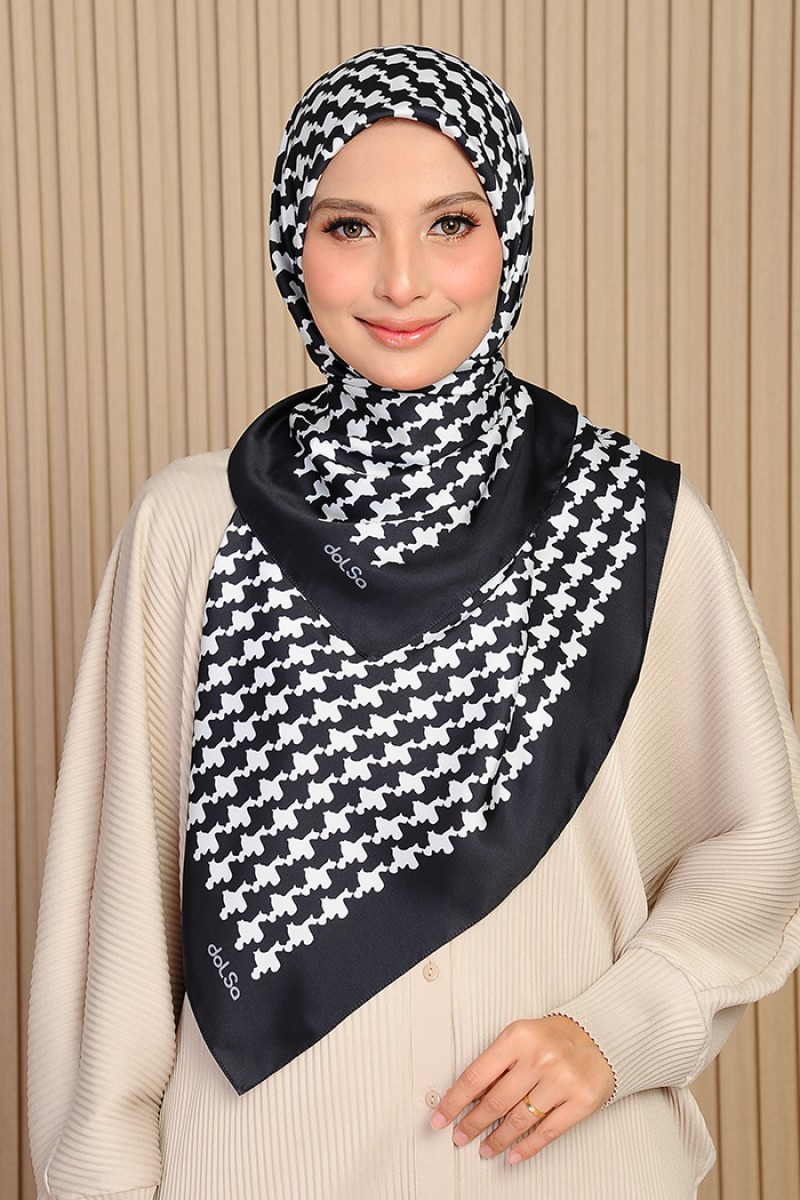 Houndstooth Square - Diamond Black