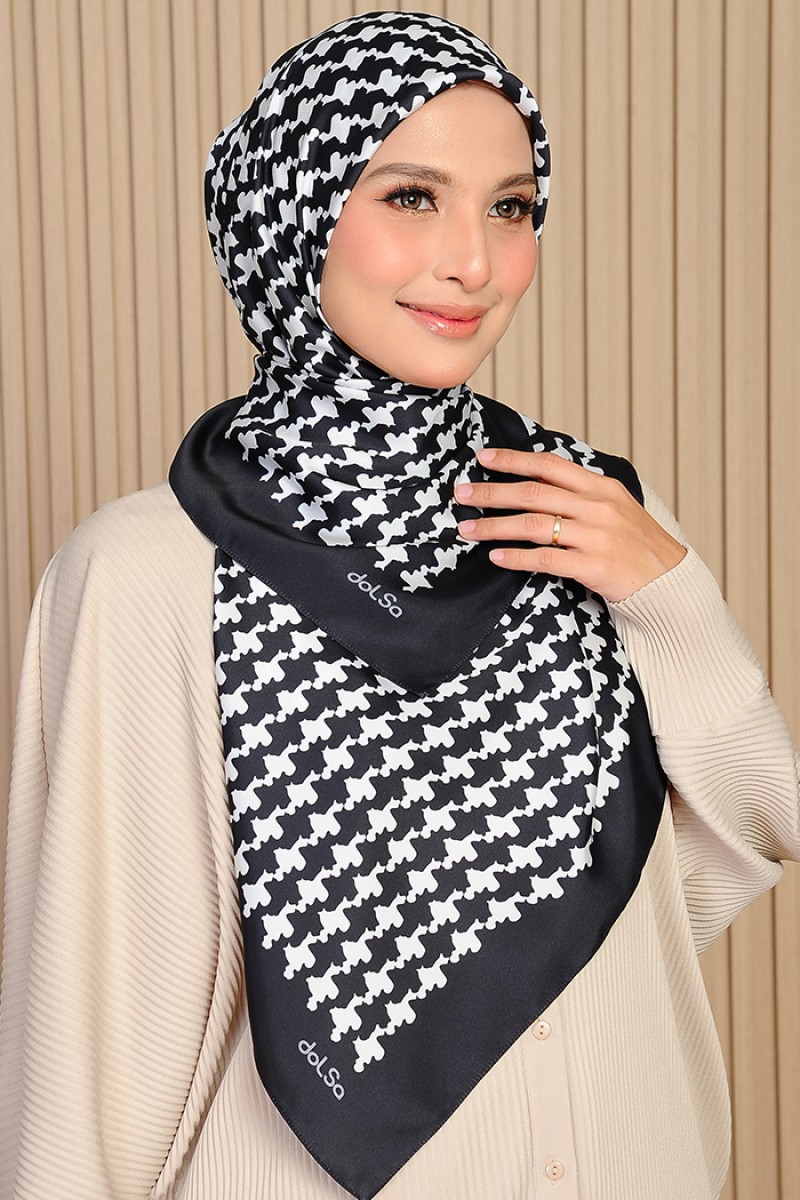 Houndstooth Square - Diamond Black