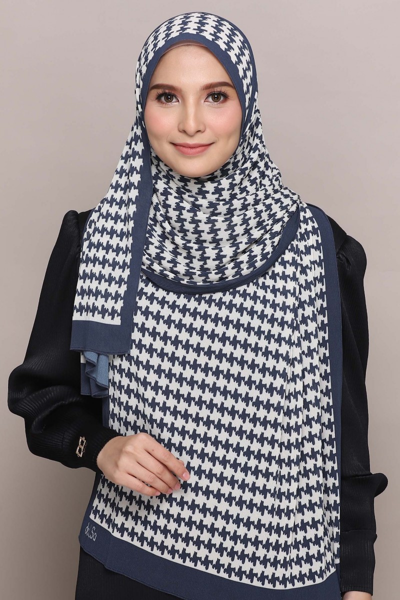 Houndstooth Pleated Shawl- Pageant Blue