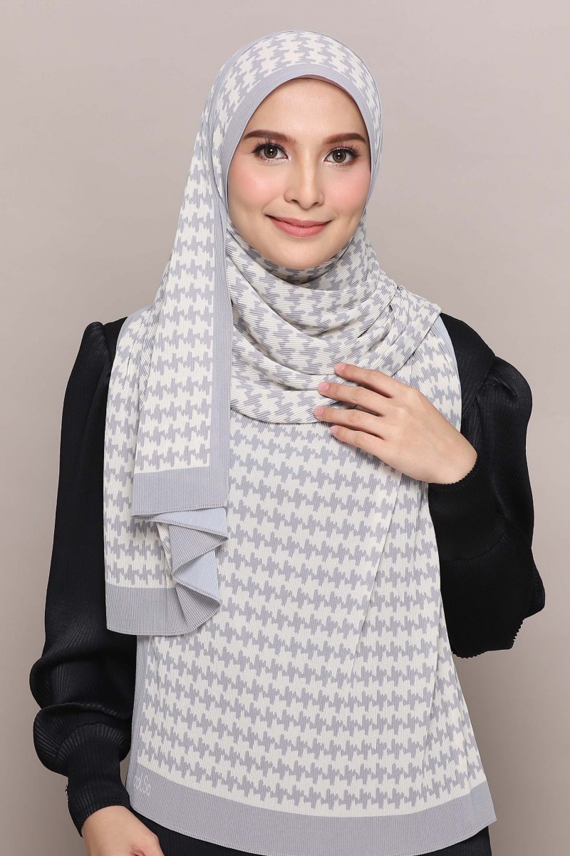 Houndstooth Pleated Shawl- Sterling Grey