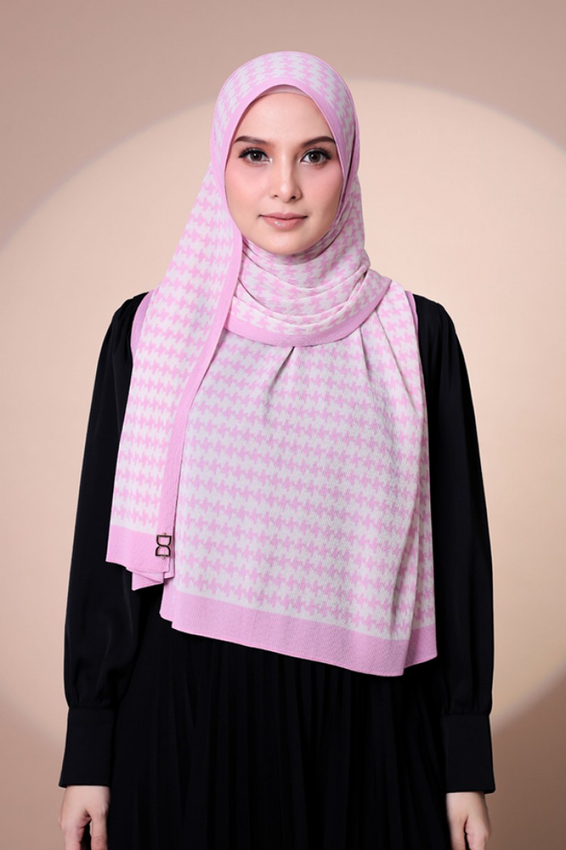 Houndstooth Pleated Shawl - Candy Floss