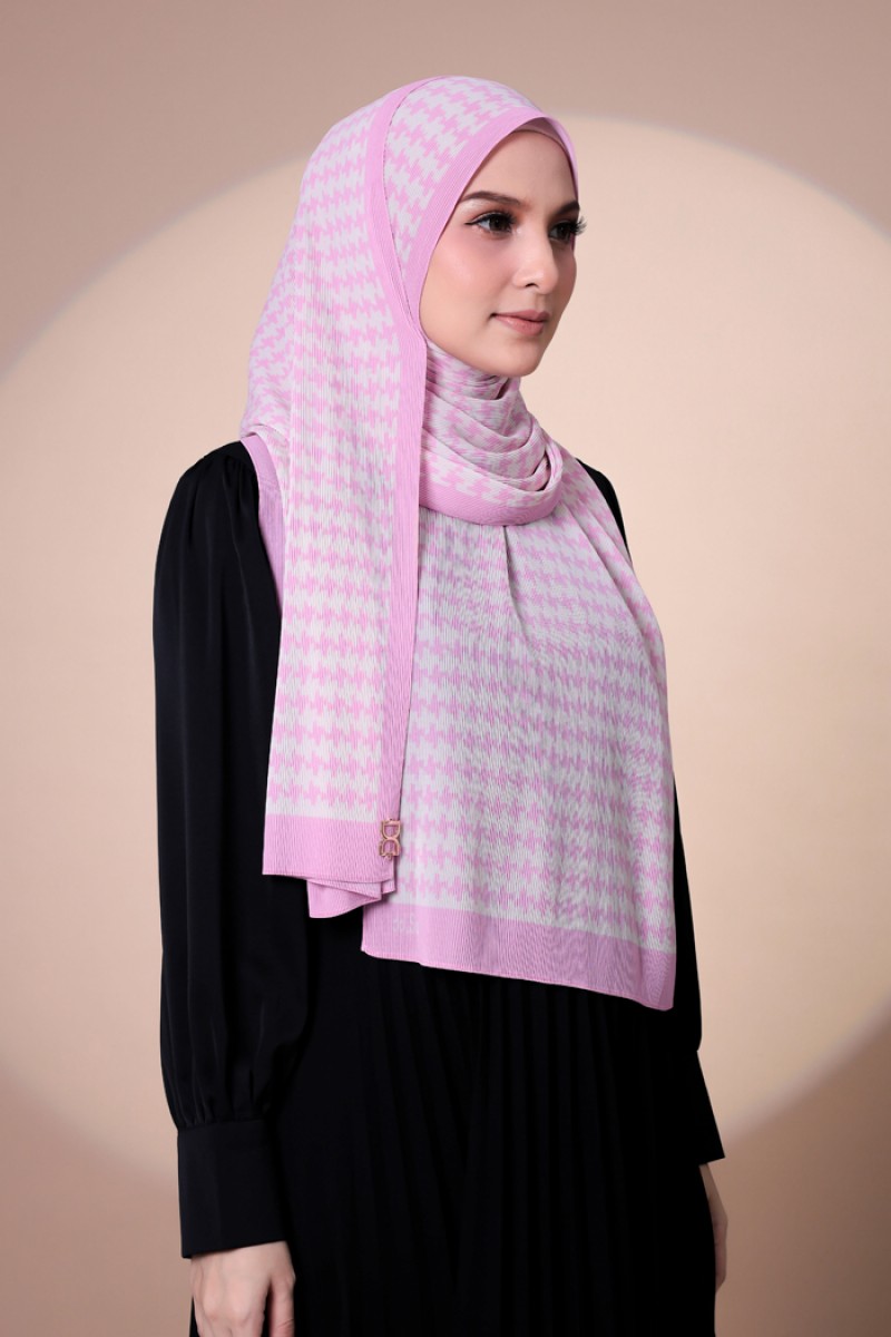 Houndstooth Pleated Shawl - Candy Floss